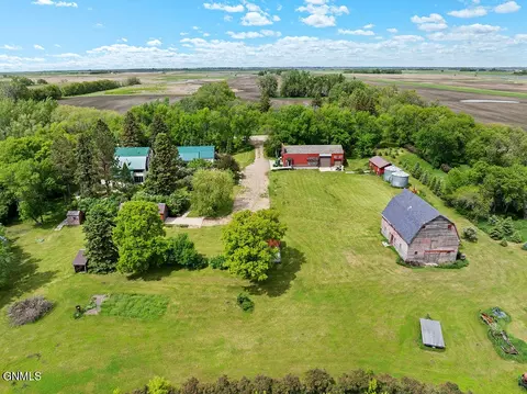 4270 29th St NE, Harvey, ND 58341
