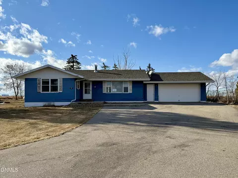 13945 Town Country N Ct, Williston, ND 58801