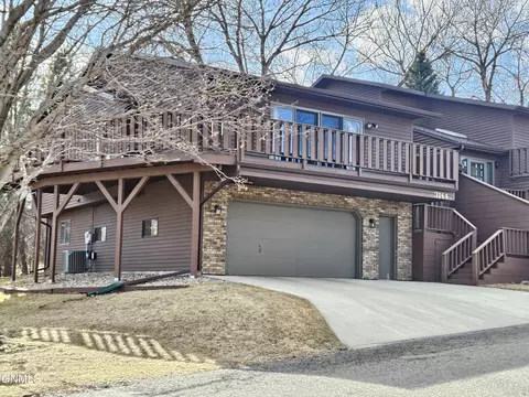 3144 Manitoba Ln, Bismarck, ND 58503