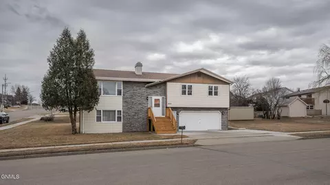 1839 N 23rd St, Bismarck, ND 58501