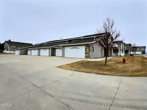 1770 Calgary Ave, Bismarck, ND 58503