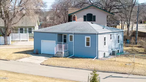 435 5th Ave SW, Valley City, ND 58072