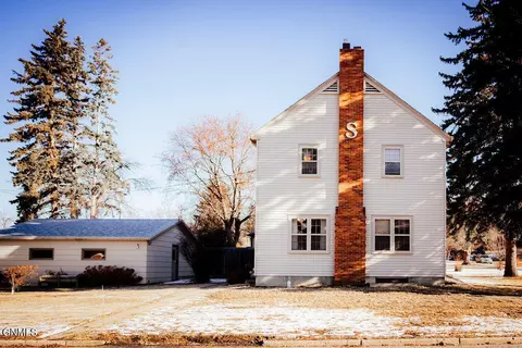 401 6th Ave NE, Jamestown, ND 58401