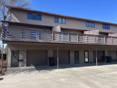 922 Owens Ave E, Bismarck, ND 58501