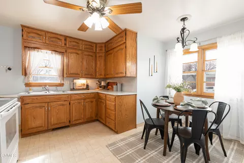 511 23rd St, Bismarck, ND 58501 photo 4