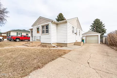 511 23rd St, Bismarck, ND 58501 photo 2