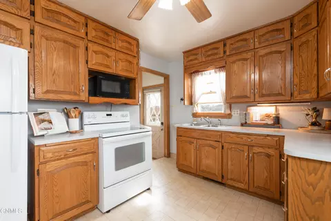 511 23rd St, Bismarck, ND 58501 photo 5