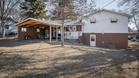 417 4th Ave NW, Hazen, ND 58545 photo 2