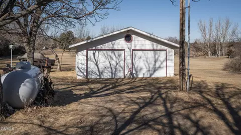 417 4th Ave NW, Hazen, ND 58545 photo 4