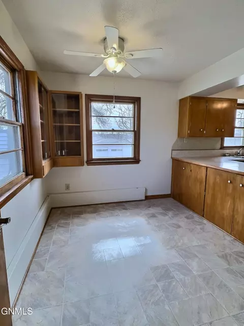 1029 Riverview Ave, Bismarck, ND 58504 photo 10