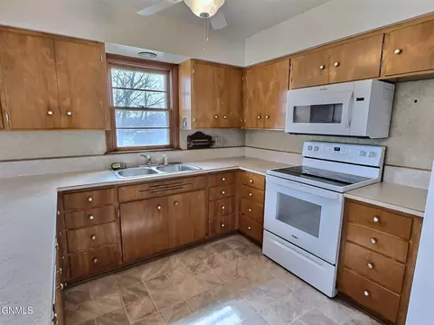 1029 Riverview Ave, Bismarck, ND 58504 photo 8