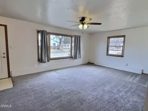 1029 Riverview Ave, Bismarck, ND 58504 photo 3