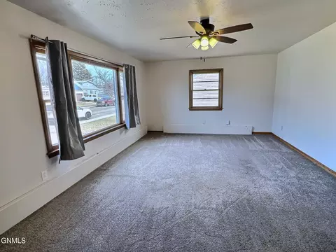 1029 Riverview Ave, Bismarck, ND 58504 photo 4