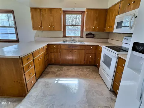 1029 Riverview Ave, Bismarck, ND 58504 photo 6