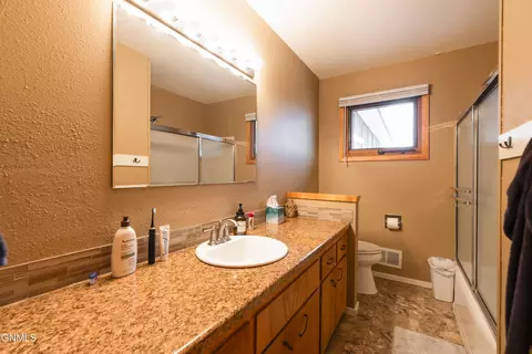 Bath - 1808 N 9th St, Bismarck, ND 58501 photo 1 of 2