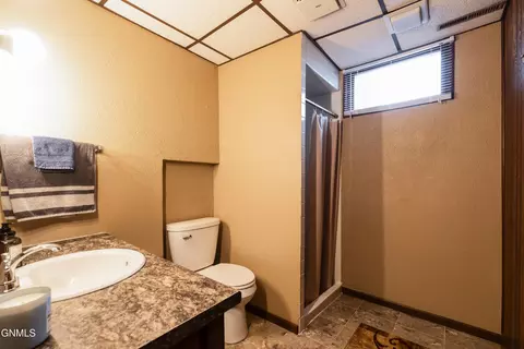 Bath - 1808 N 9th St, Bismarck, ND 58501 photo 2 of 2