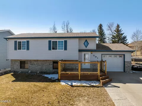 301 Durango Dr, Burlington, ND 58722