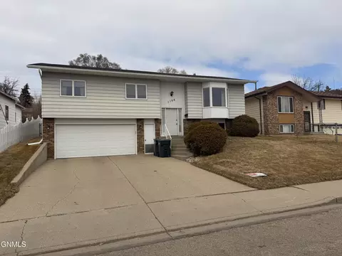 1106 2nd St NE, Mandan, ND 58554