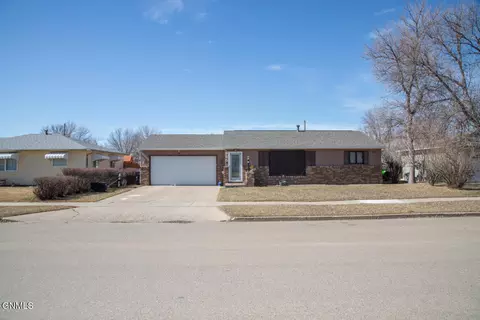 925 16th Ave W, Williston, ND 58801
