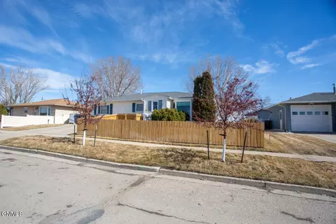 406 17th Ave W, Williston, ND 58801 photo 3