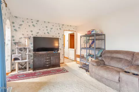 406 17th Ave W, Williston, ND 58801 photo 8