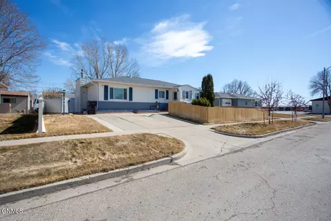 406 17th Ave W, Williston, ND 58801