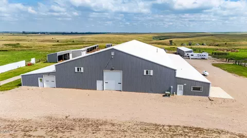 2897 93rd St SE, Bismarck, ND 58504