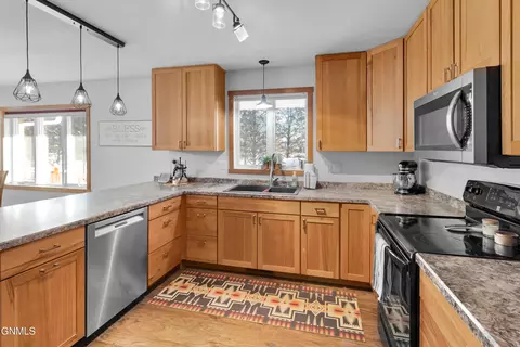 Kitchen - 7606 Moonlite Rd, Bismarck, ND 58503 photo 5 of 7