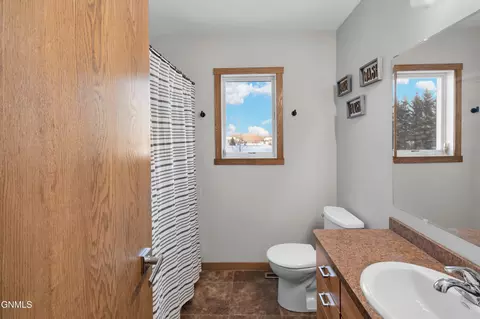 Bath - 7606 Moonlite Rd, Bismarck, ND 58503 photo 2 of 9