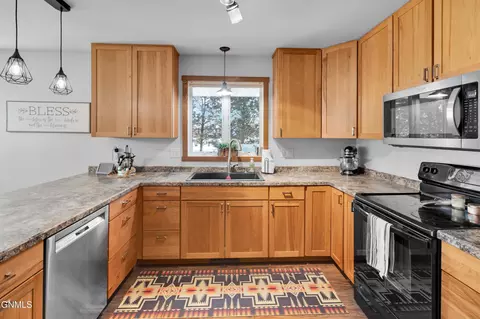Kitchen - 7606 Moonlite Rd, Bismarck, ND 58503 photo 6 of 7