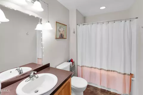 Bath - 7606 Moonlite Rd, Bismarck, ND 58503 photo 8 of 9