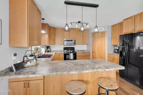 Kitchen - 7606 Moonlite Rd, Bismarck, ND 58503 photo 4 of 7