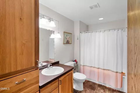 Bath - 7606 Moonlite Rd, Bismarck, ND 58503 photo 6 of 9