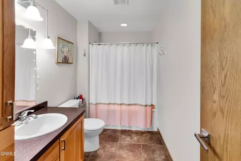 Bath - 7606 Moonlite Rd, Bismarck, ND 58503 photo 7 of 9