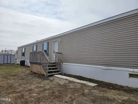709 28th St W, Williston, ND 58801