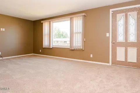 276 7th St SE, Dickinson, ND 58601 photo 4