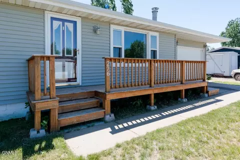 276 7th St SE, Dickinson, ND 58601 photo 2