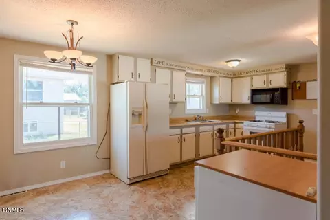 276 7th St SE, Dickinson, ND 58601 photo 6