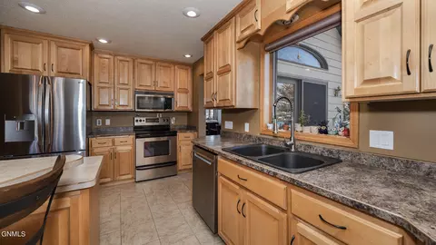 Kitchen - 11325 35th St SW, Dickinson, ND 58601 photo 6 of 6