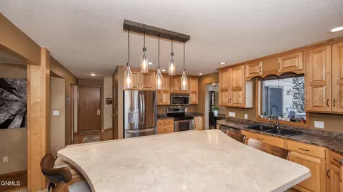 Kitchen - 11325 35th St SW, Dickinson, ND 58601 photo 3 of 6