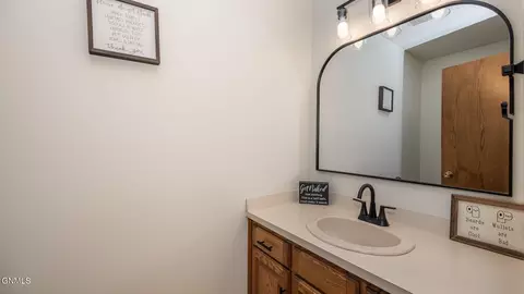 Bath - 11325 35th St SW, Dickinson, ND 58601 photo 1 of 10