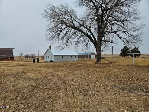 7745 26th St SW, Hebron, ND 58638 photo 5