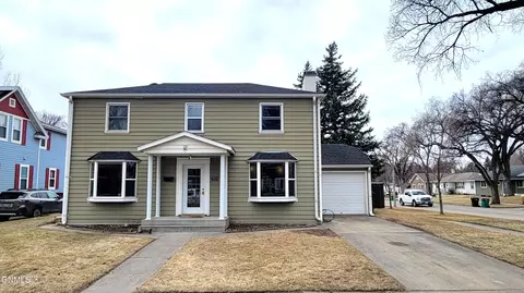 622 Raymond St, Bismarck, ND 58501