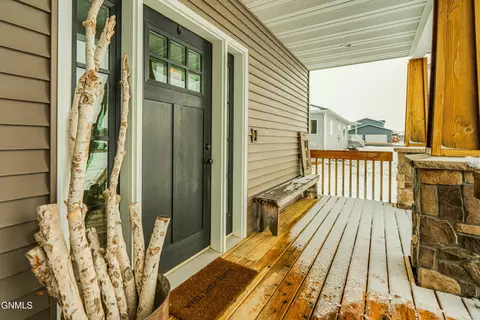 Exterior - 816 Schick Dr, Bismarck, ND 58501 photo 5 of 20