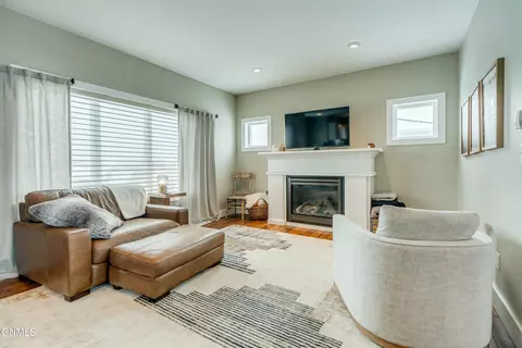 Living - 816 Schick Dr, Bismarck, ND 58501 photo 2 of 4