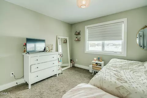Bedroom - 816 Schick Dr, Bismarck, ND 58501 photo 4 of 10