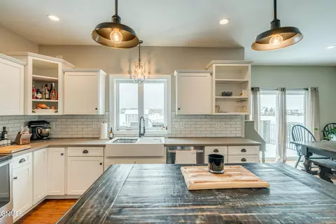 Kitchen - 816 Schick Dr, Bismarck, ND 58501 photo 4 of 9
