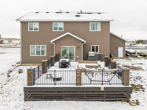 Exterior - 816 Schick Dr, Bismarck, ND 58501 photo 7 of 20