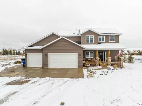 816 Schick Dr, Bismarck, ND 58501