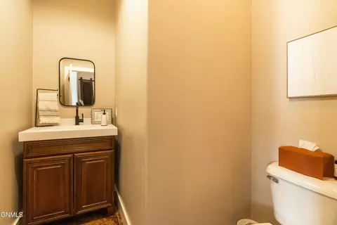 Bath - 816 Schick Dr, Bismarck, ND 58501 photo 1 of 8